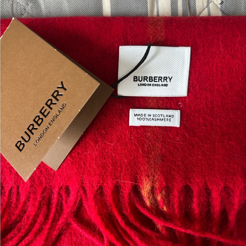 brand new red burberry cashmere scarf - Picture 3 of 4